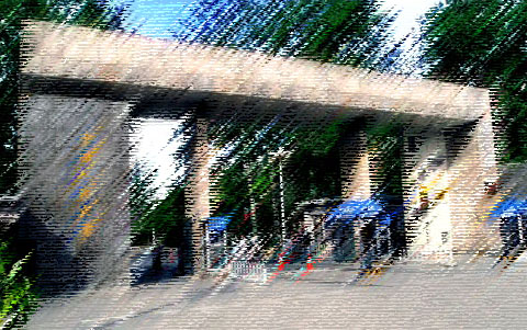 中国人民大学东门
